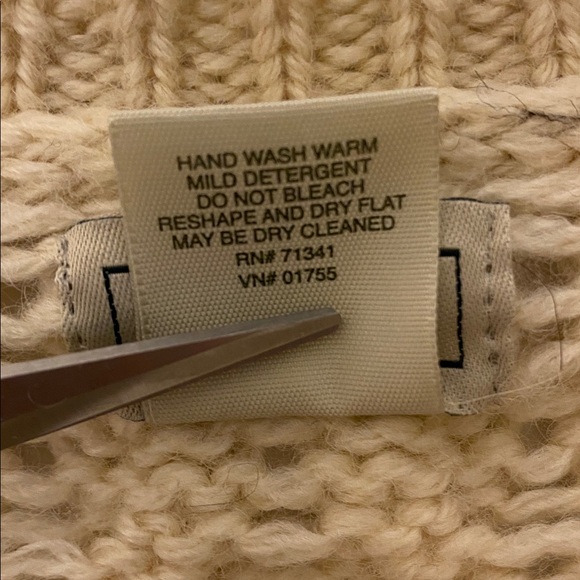 Vtg. LLBean 100% Wool Cardigan Sweater Cream Cable Knit Button Front Women’s S - Picture 6 of 12